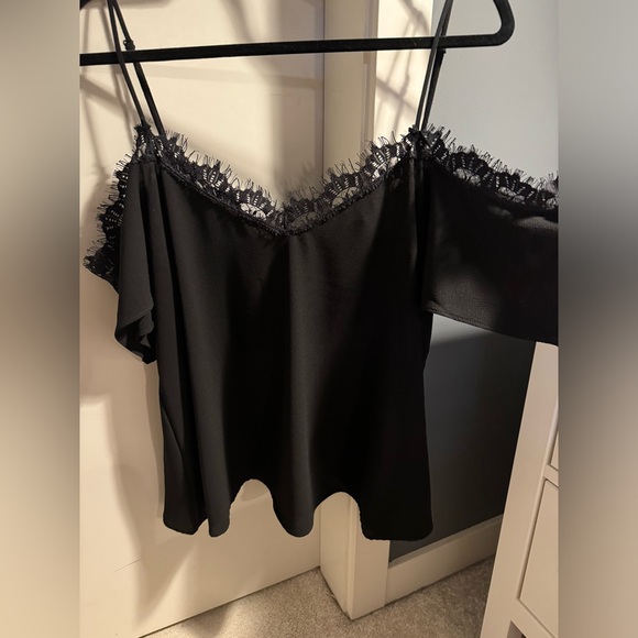 Kimchi Blue (Urban Outfitters) Veda Cold Shoulder Top - Picture 3 of 7